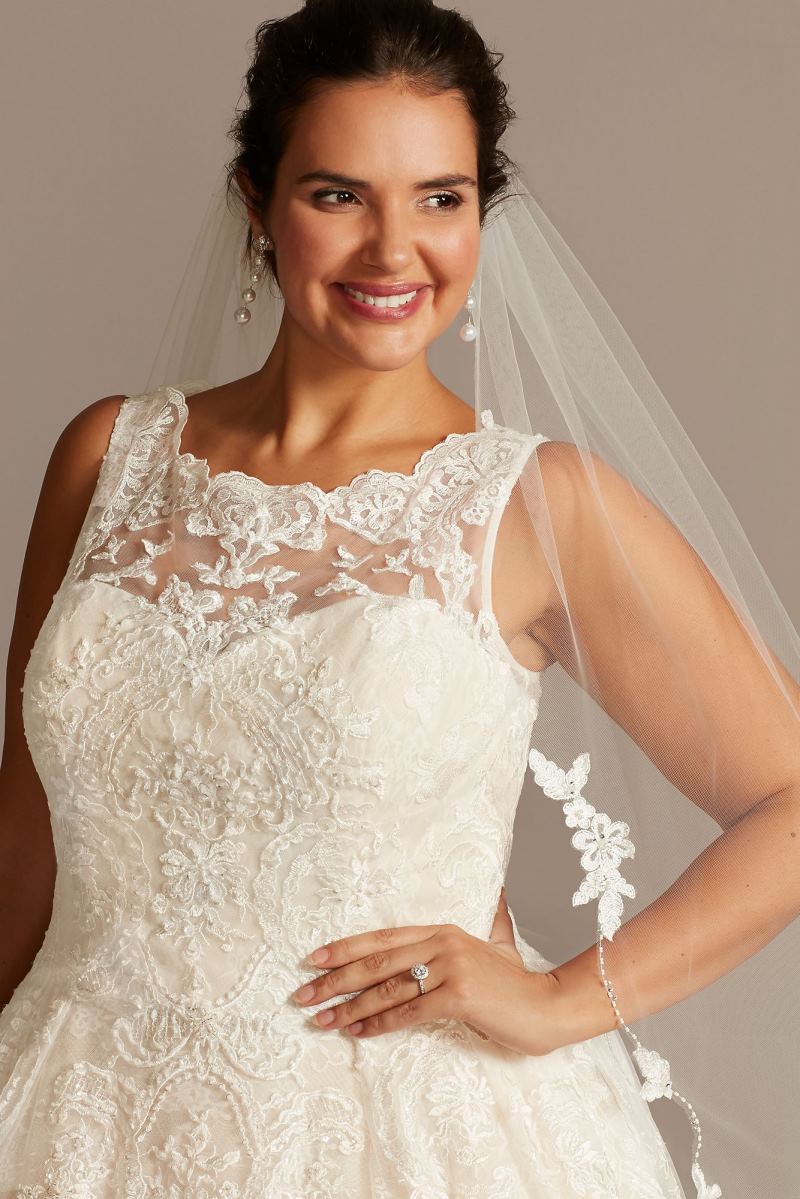 Lace Plus Size Wedding Dress With Pleated Skirt 8cwg780 Onedaybride 